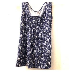 Loft: Navy tank with rushing